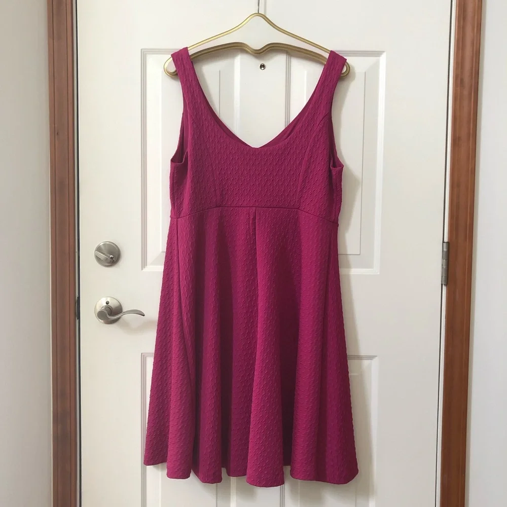 Torrid Fit & Flare Dress Size 1 w/Lined Bodice & Wide Scoop Back - Picture 3 of 9